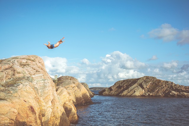 Cliff Diving 101: Mastering the Art