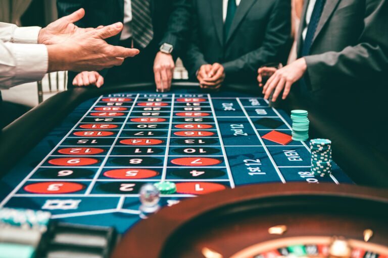 The Psychology Behind Gambling and Decision-Making [EXPLAINED]